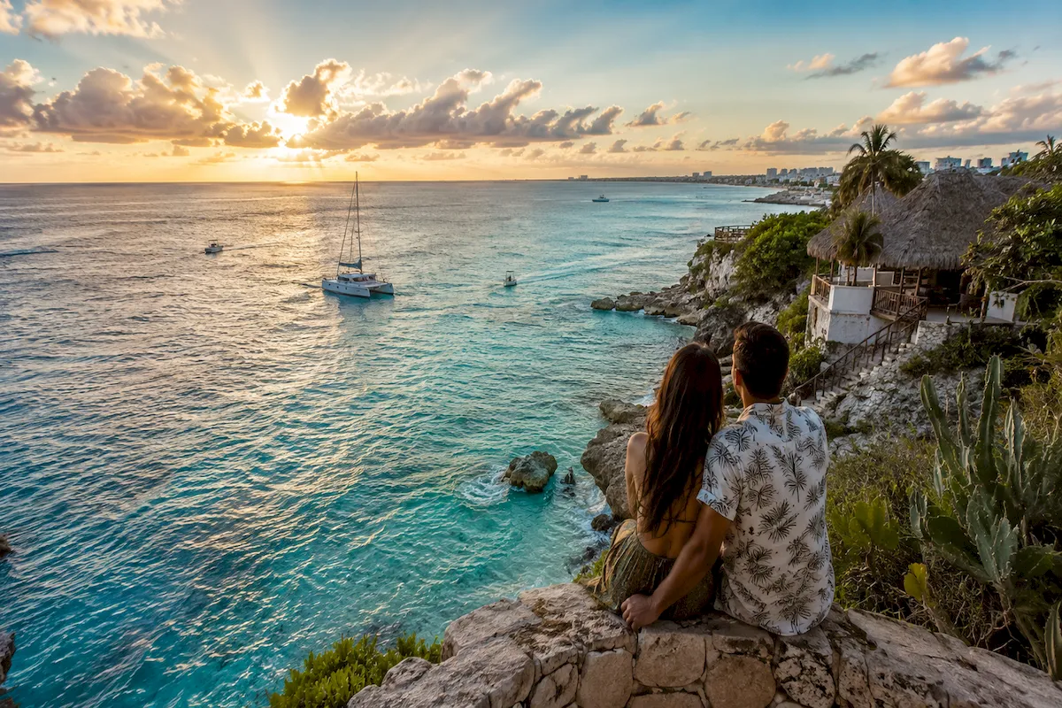 Couple overlooking the Caribbean coast of Isla Mujeres